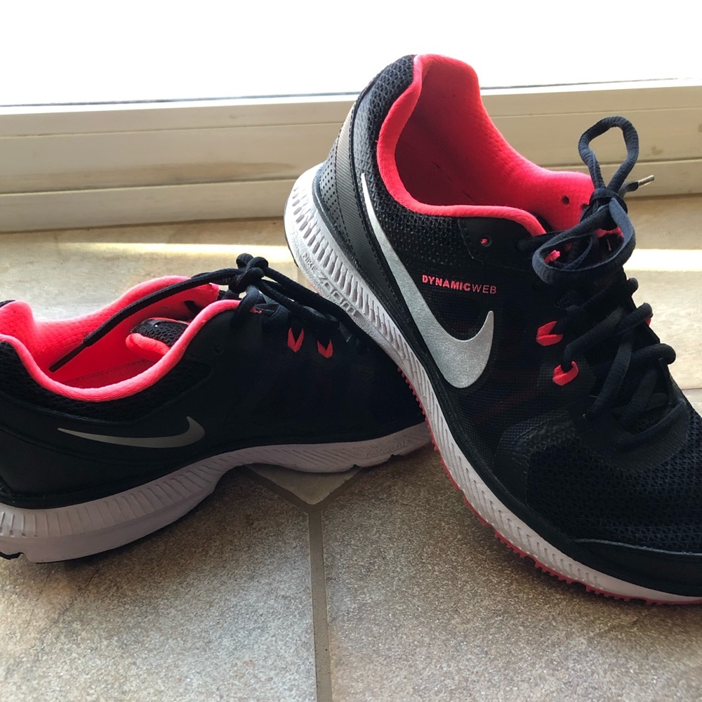 Ladies Nike shoe